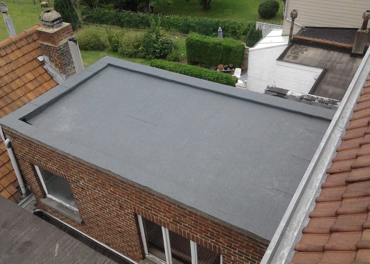 Étanchéité EPDM sur extension cuisine brique résidentiel typique BE